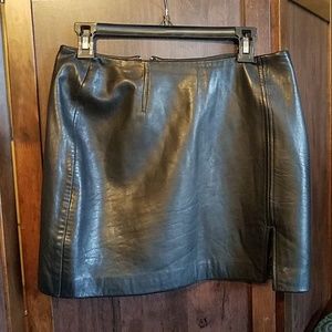 Leather mini skirt with sexy side slit